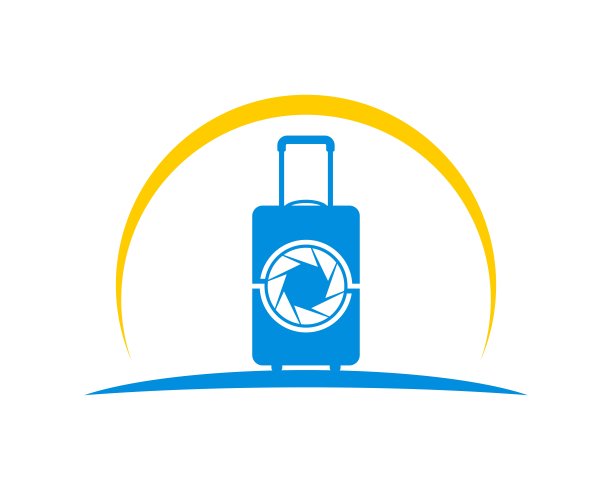 旅行袋与旋风和相机里面图片下载