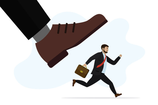 大脚踩在商人身上。男员工从大老板的靴子下逃跑。欺凌，工作中的暴力。心理问题、压力。统治，权力，概念旗帜。图片下载