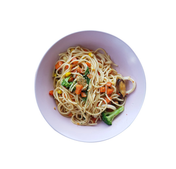 俯视图海鲜意大利面孤立在白色背景。图片下载