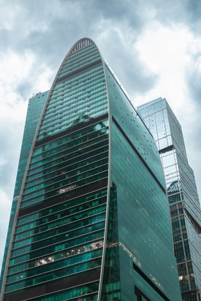 2022年7月。多云天气下的莫斯科高楼大厦。图片下载