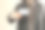 妇女拿着米色背景的白色名片，特写图片下载