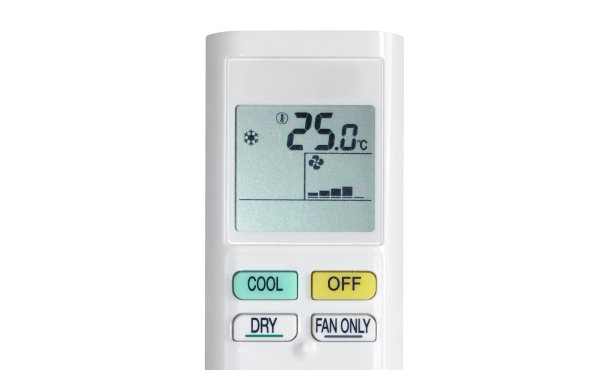 远程空调隔离在白色背景图片下载