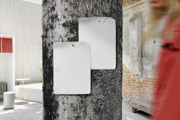 和人一起在树上清洁最小的海报模型别针图片下载