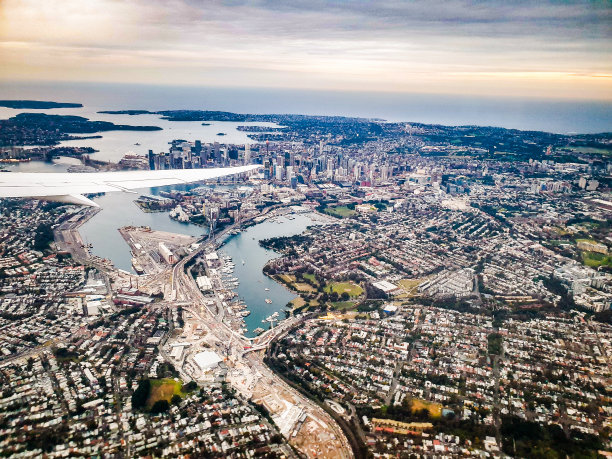 从飞机上看悉尼的城市景色图片下载