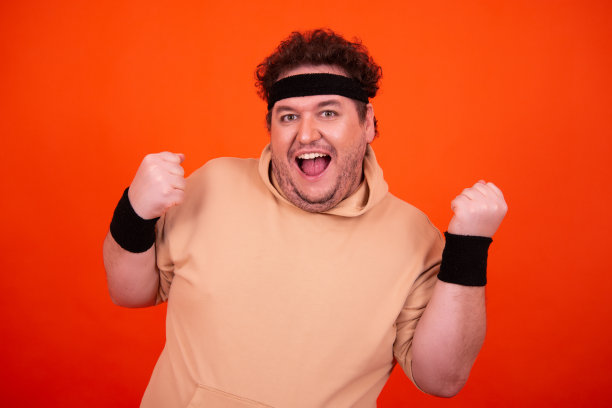 健身和健康的生活方式。有趣的胖子和运动。图片下载