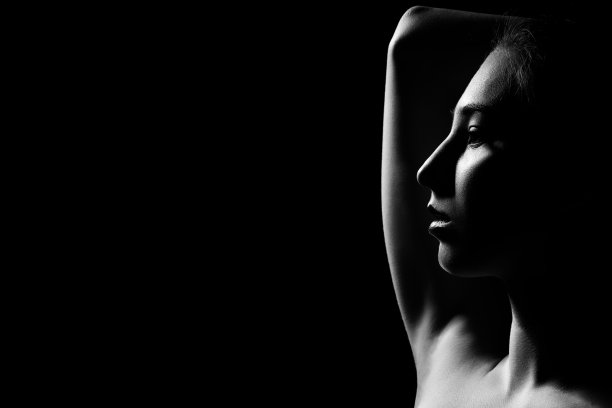 悲伤的女性形象图片下载