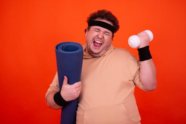 健身和健康的生活方式。有趣的胖子和运动。图片下载