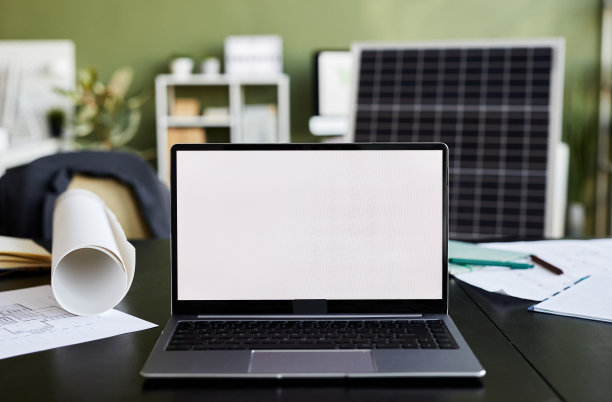 笔记本电脑用于办公室的在线工作图片下载