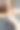 理发师给一位黑发妇女理发。发型师正在一家专业发廊为一位女性顾客理发，特写。图片下载