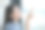 女人看着窗户，指着什么东西图片下载
