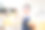 画像的亚洲年轻女子工作与一个盒子在家里的工作场所。创业小企业主，小企业企业家中小企业或自由职业者在线和交付概念。图片下载