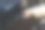 一个女性的手打开车门的特写图片下载