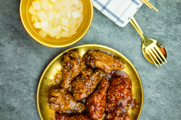 脆皮韩国鸡。图片下载