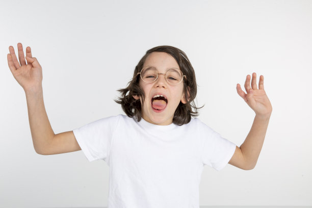 一个小男孩的肖像图片下载