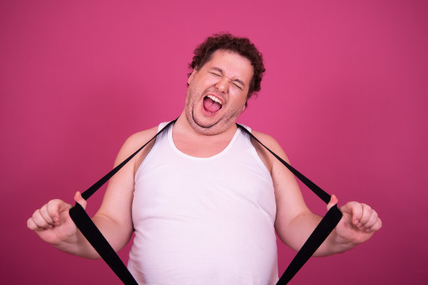 健身和健康的生活方式。有趣的胖子和运动。图片下载