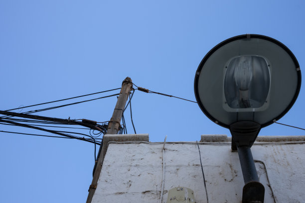 路灯和电缆网，阿雷西菲图片下载