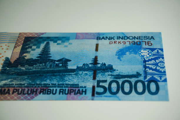 5万面额的印尼盾纸币孤立在白色背景下图片下载