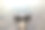 灰色地毯上的真空吸尘器照片，家务图片下载
