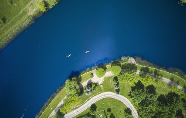 两个运动餐板，鸟瞰。图片下载