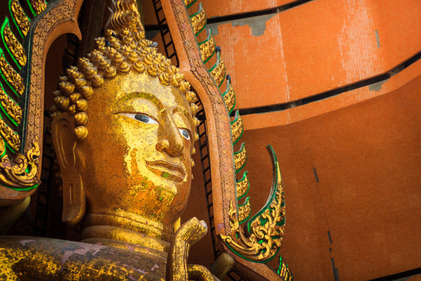 泰国北碧美丽的大佛雕塑图片下载