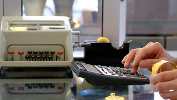 珠宝商计算黄金价格图片下载