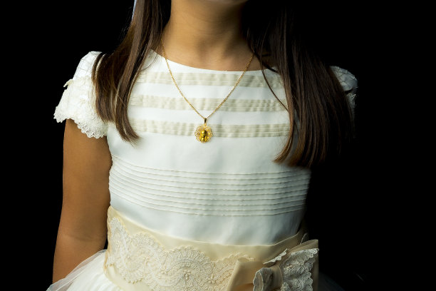 圣餐女孩的服装图片下载