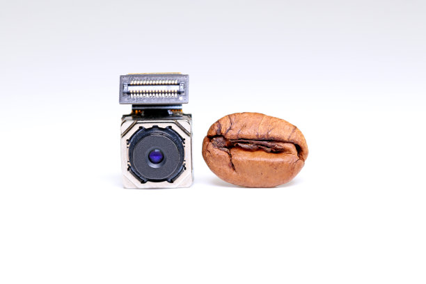 手机摄像头和咖啡豆的大小对比图片下载