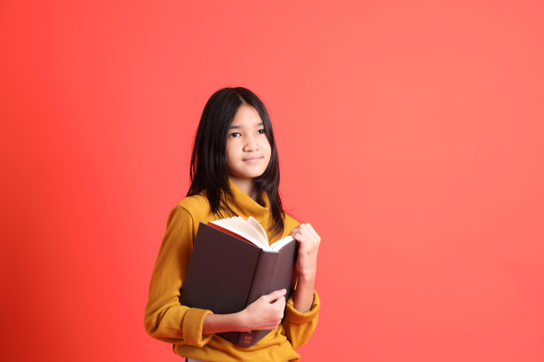 色彩斑斓的亚洲孩子图片下载