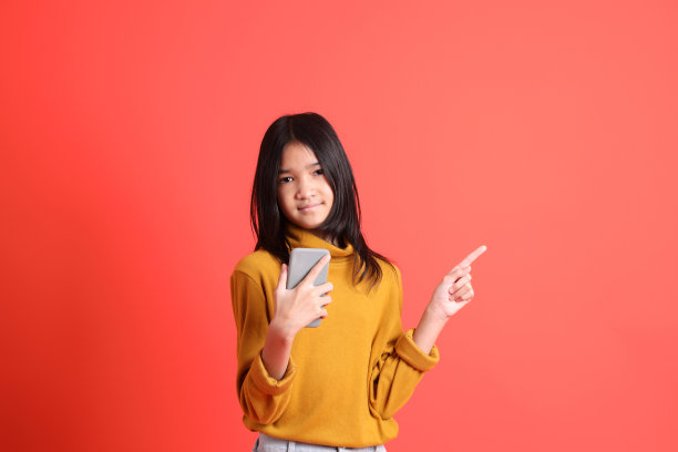 色彩斑斓的亚洲孩子图片下载