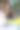 快乐可爱好看的年轻女子，自由职业者，在咖啡馆用笔记本电脑远程工作图片下载