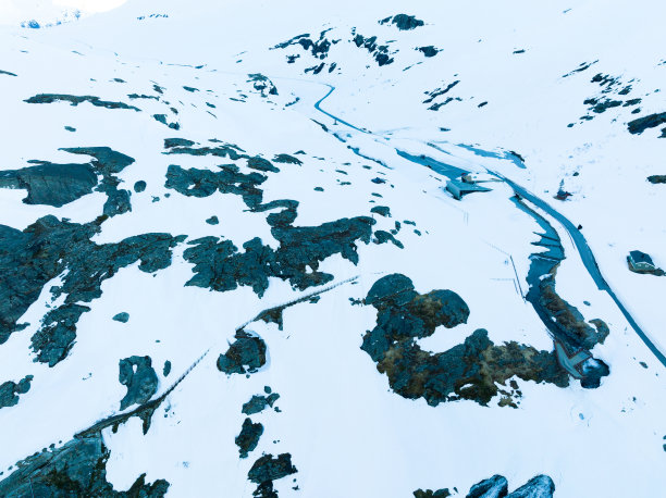 2022年，雪崩下的巨巨游客中心图片下载