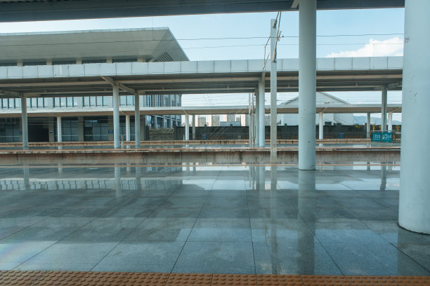 高速铁路的平台图片下载