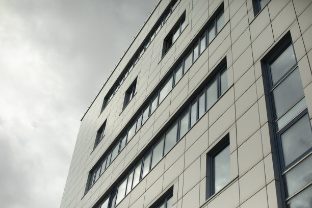 建筑与天空。现代风格的建筑。图片下载