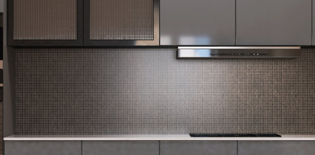 现代和豪华的内置灰色木制厨房柜台与白色层压板顶部，橱柜和玻璃陶瓷炉，厨房罩和马赛克墙从窗户阳光图片下载