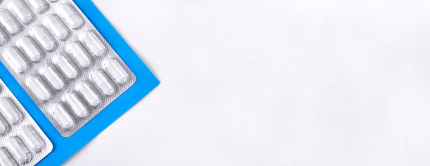网页横幅胶囊药片在水泡包装上的白色和蓝色图片下载