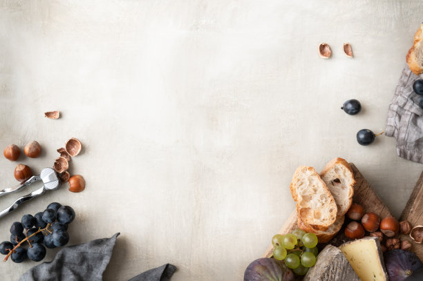 秋天的法国葡萄酒和奶酪与复制空间图片下载