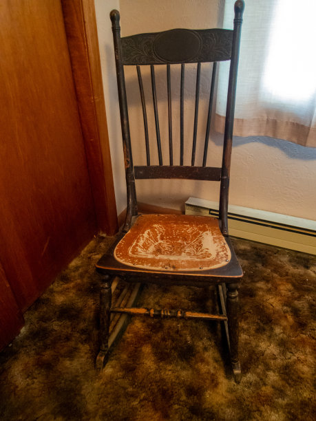 古董木摇椅图片下载