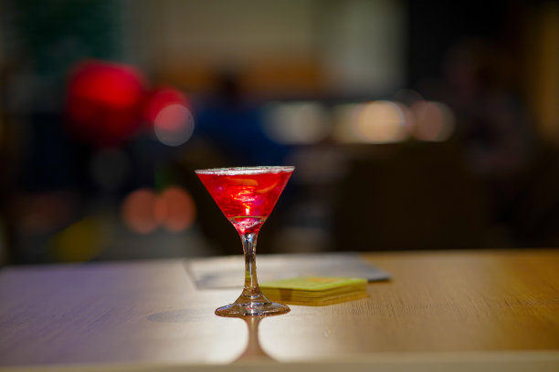 一杯草莓鸡尾酒库存照片图片下载