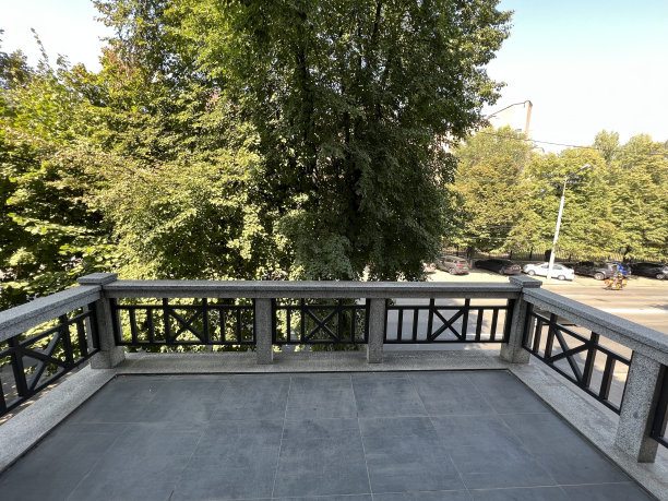 开放式阳台和树木图片下载