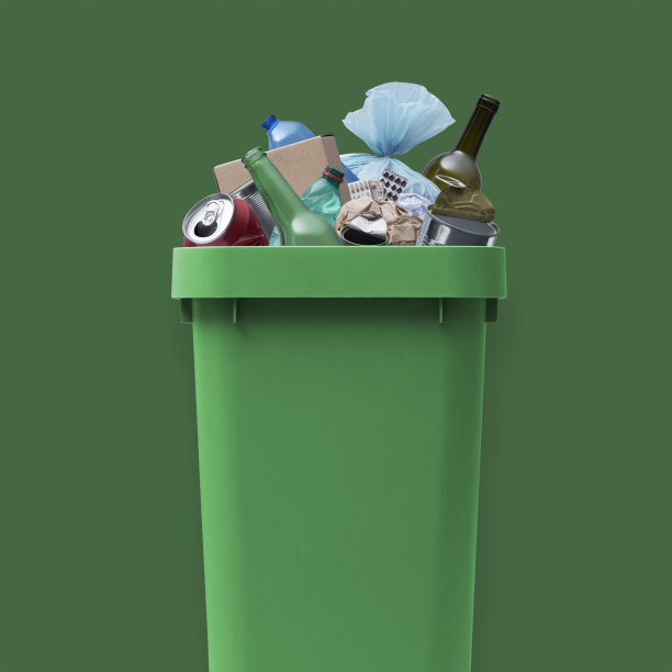 垃圾箱装满了混合的垃圾图片下载