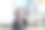 年轻迷人的亚洲职业女商人女士欣喜若狂，在被告知她将被提升为曼谷市中心商务区的经理图片下载