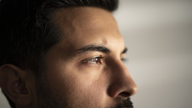 男人眼睛的肖像图片下载