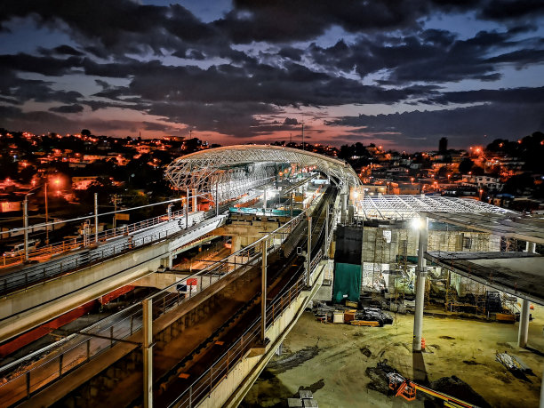 在巴拿马火车站的日出图片下载