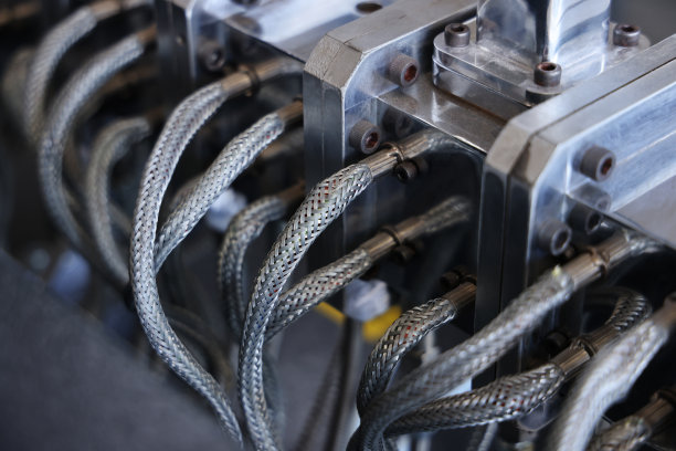 机器上的金属电缆图片下载