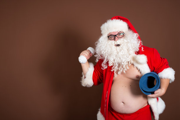 有趣的圣诞老人喜欢运动。图片下载