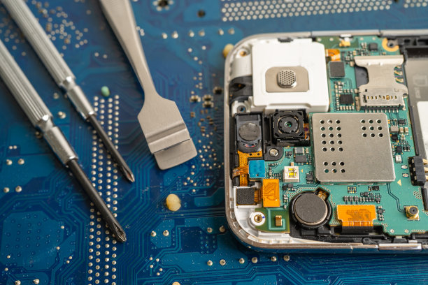 维修和升级手机、电子、电脑硬件和技术概念。图片下载