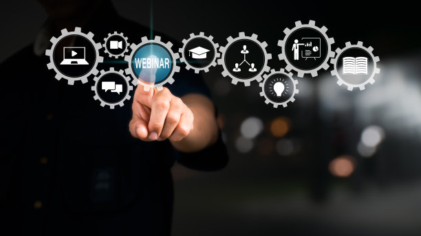 电子学习。用于在线教育、会议、课程、聚会等的网络研讨会。一个人按下一个按钮加入，进入，看直播。网络通信技术。图片下载