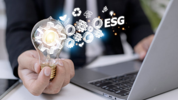 企业手中点击ESG图标手中的环境、社会和可持续理念的治理图片下载