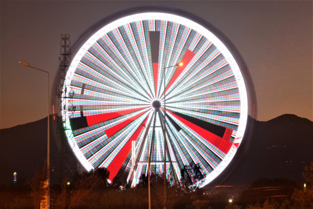 模糊的灯光线摩天轮安塔利亚游乐园图片下载