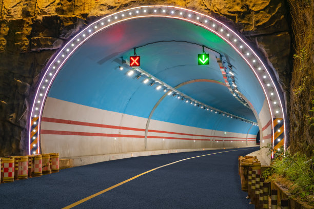 中国高速公路和隧道夜景图片下载